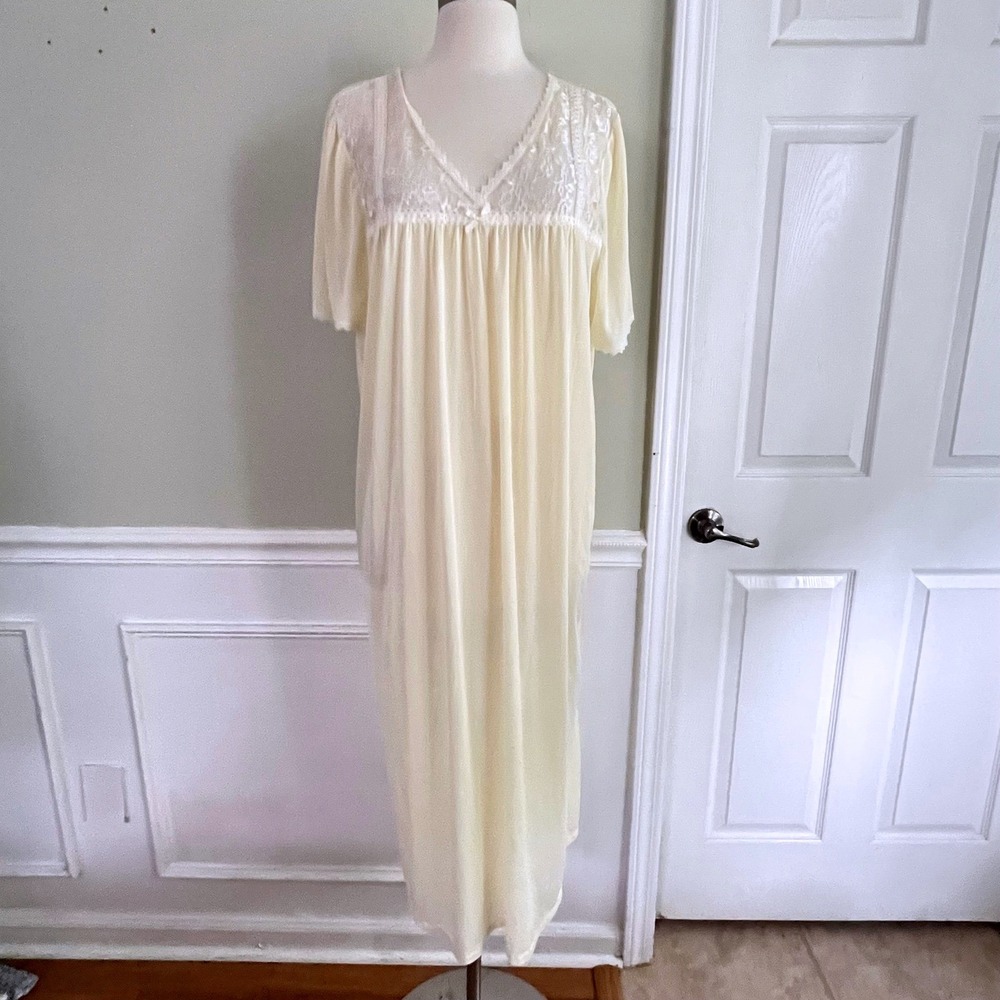 Vtg Barbizon Nightgown Women L‎ Lace V-Neck Short Sleeve Pale Yellow Maxi Sleep